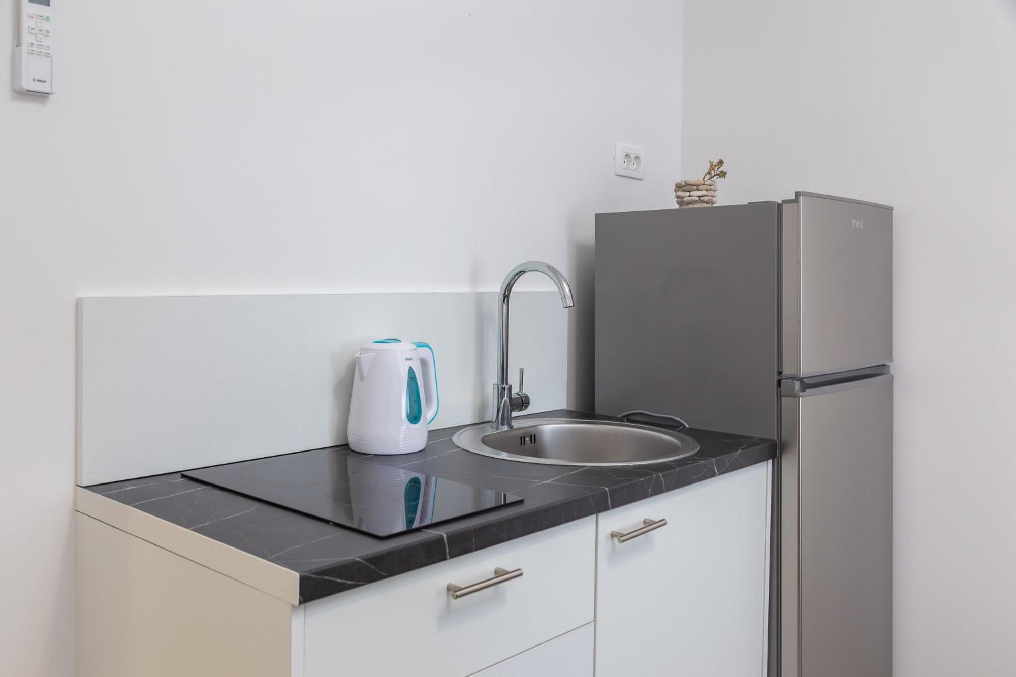 Beachfront Apartments Providenca With Free Parking Makarska Room photo