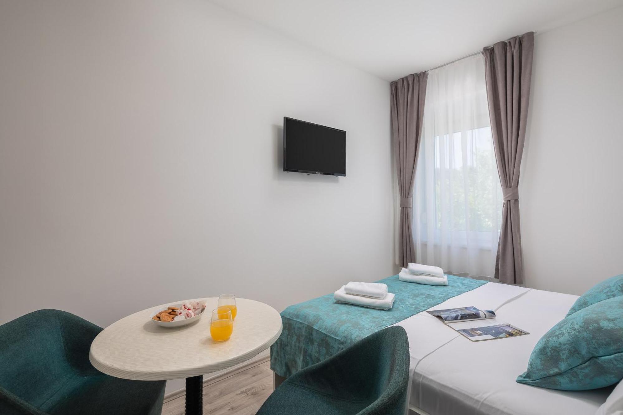 Beachfront Apartments Providenca With Free Parking Makarska Exterior photo