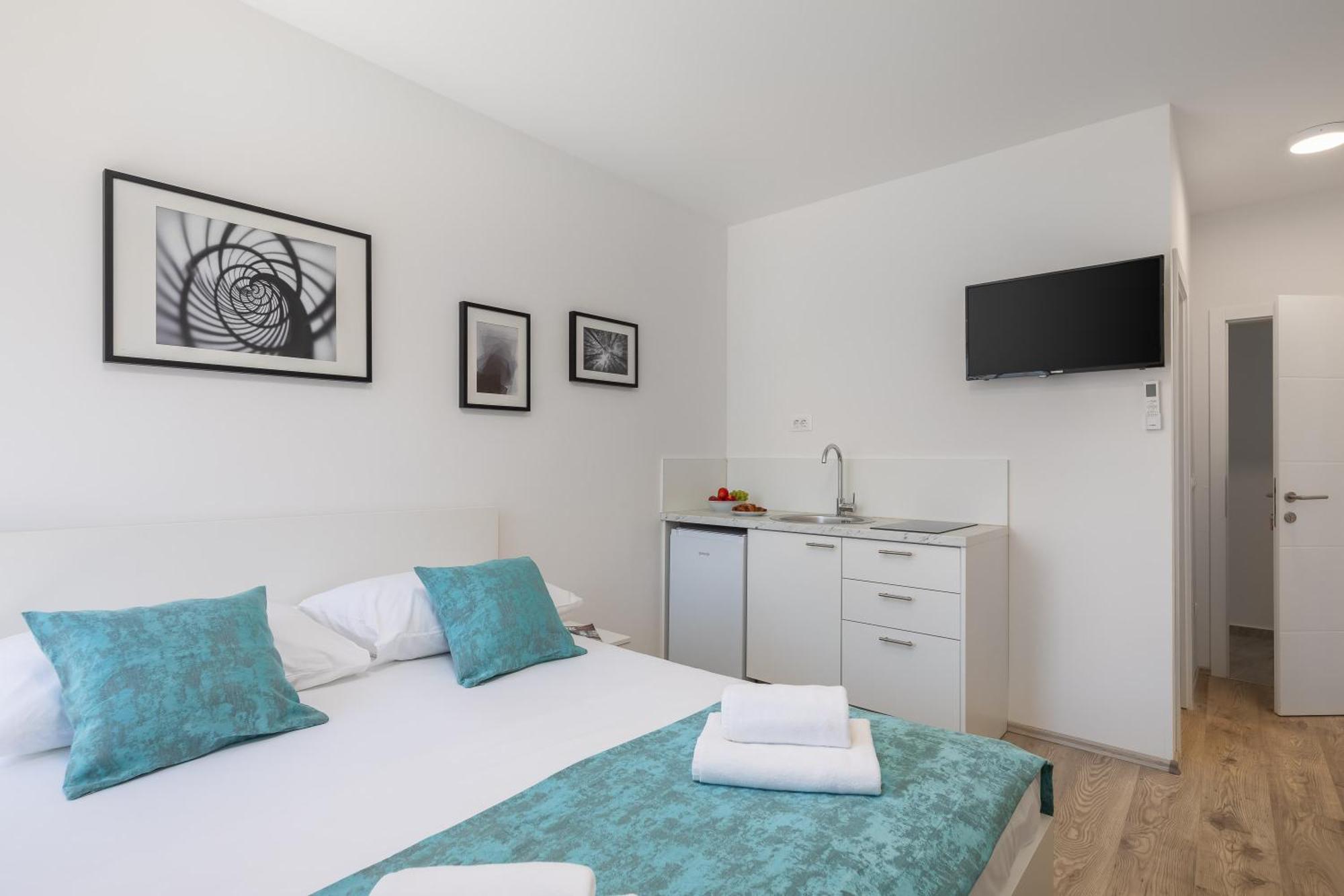 Beachfront Apartments Providenca With Free Parking Makarska Room photo