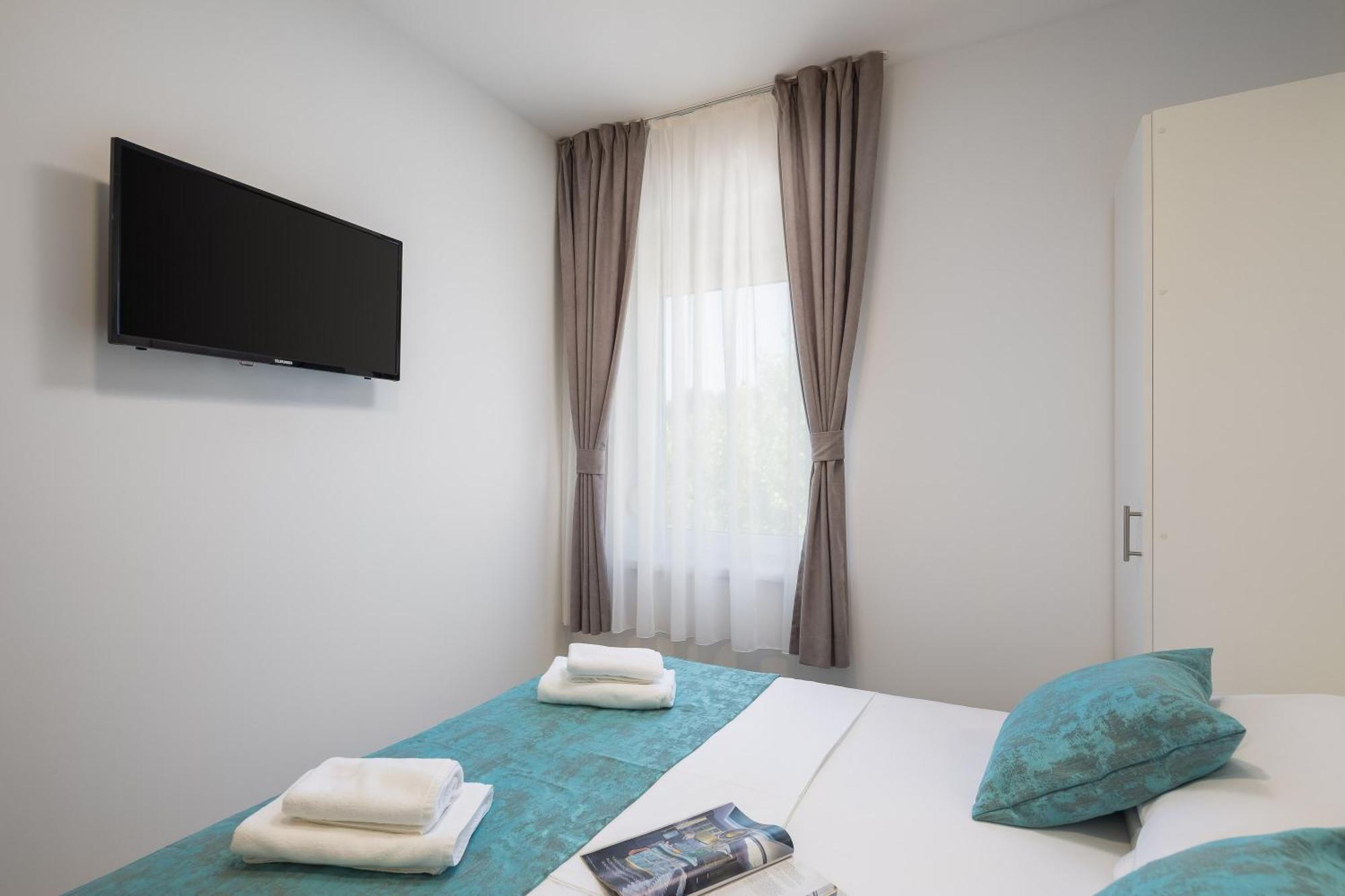 Beachfront Apartments Providenca With Free Parking Makarska Exterior photo