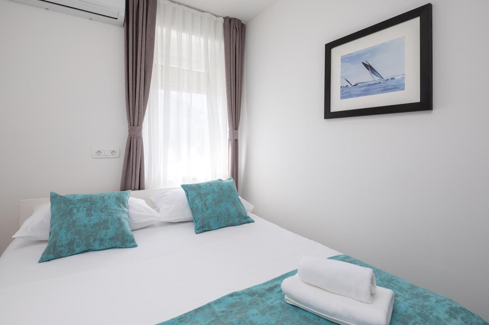 Beachfront Apartments Providenca With Free Parking Makarska Room photo