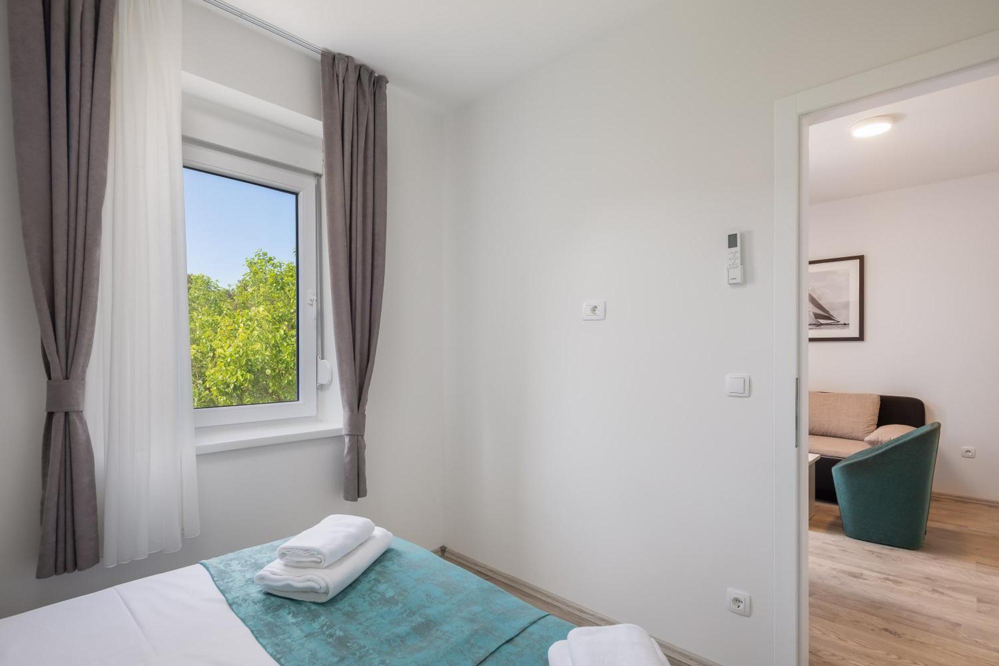 Beachfront Apartments Providenca With Free Parking Makarska Exterior photo