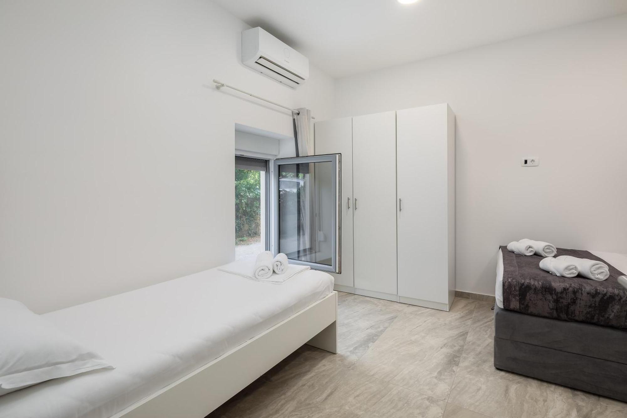 Beachfront Apartments Providenca With Free Parking Makarska Room photo