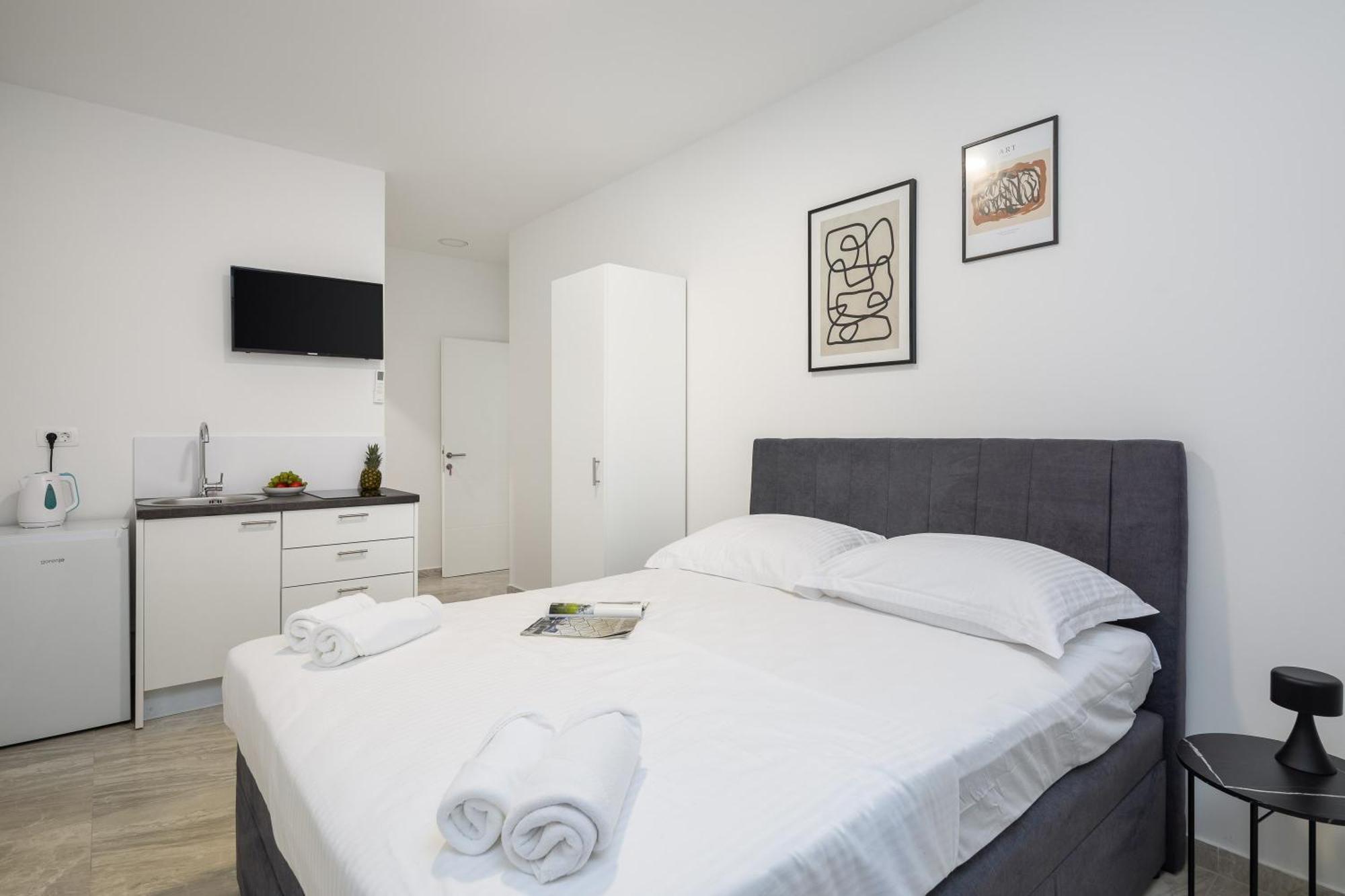 Beachfront Apartments Providenca With Free Parking Makarska Room photo