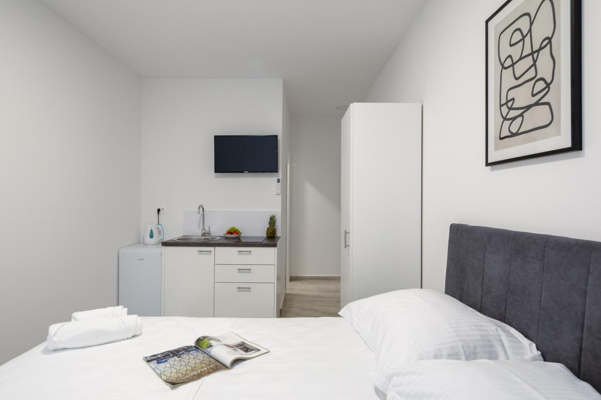Beachfront Apartments Providenca With Free Parking Makarska Room photo
