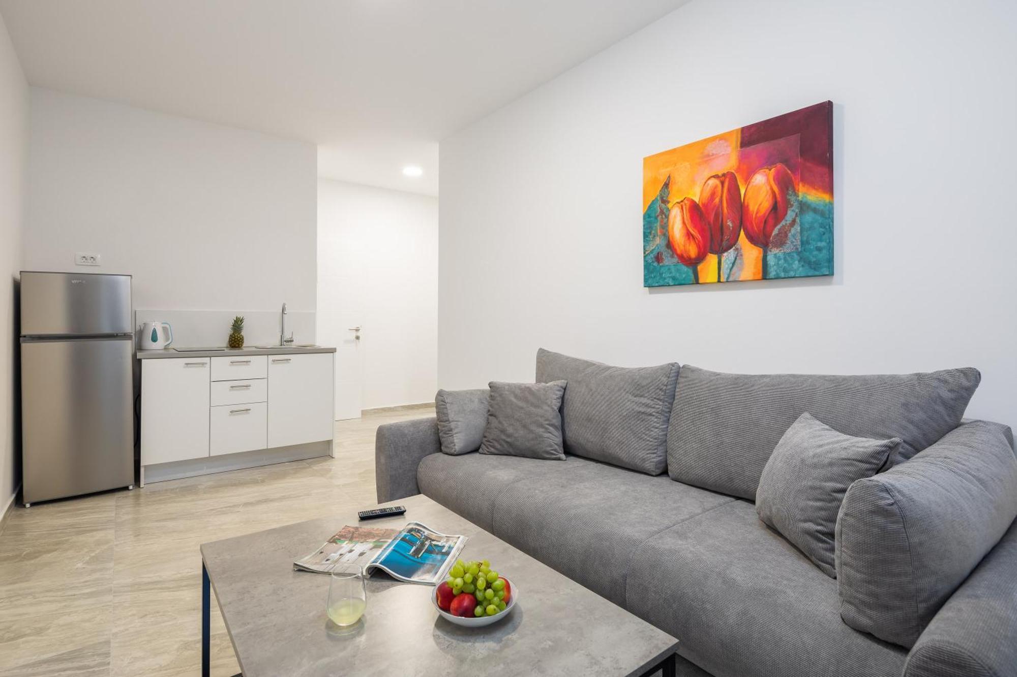 Beachfront Apartments Providenca With Free Parking Makarska Room photo