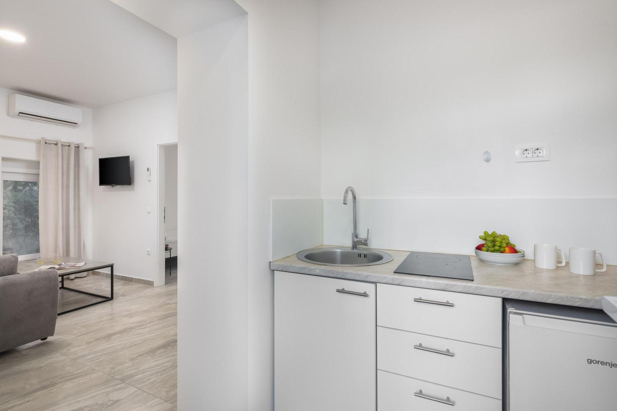 Beachfront Apartments Providenca With Free Parking Makarska Room photo