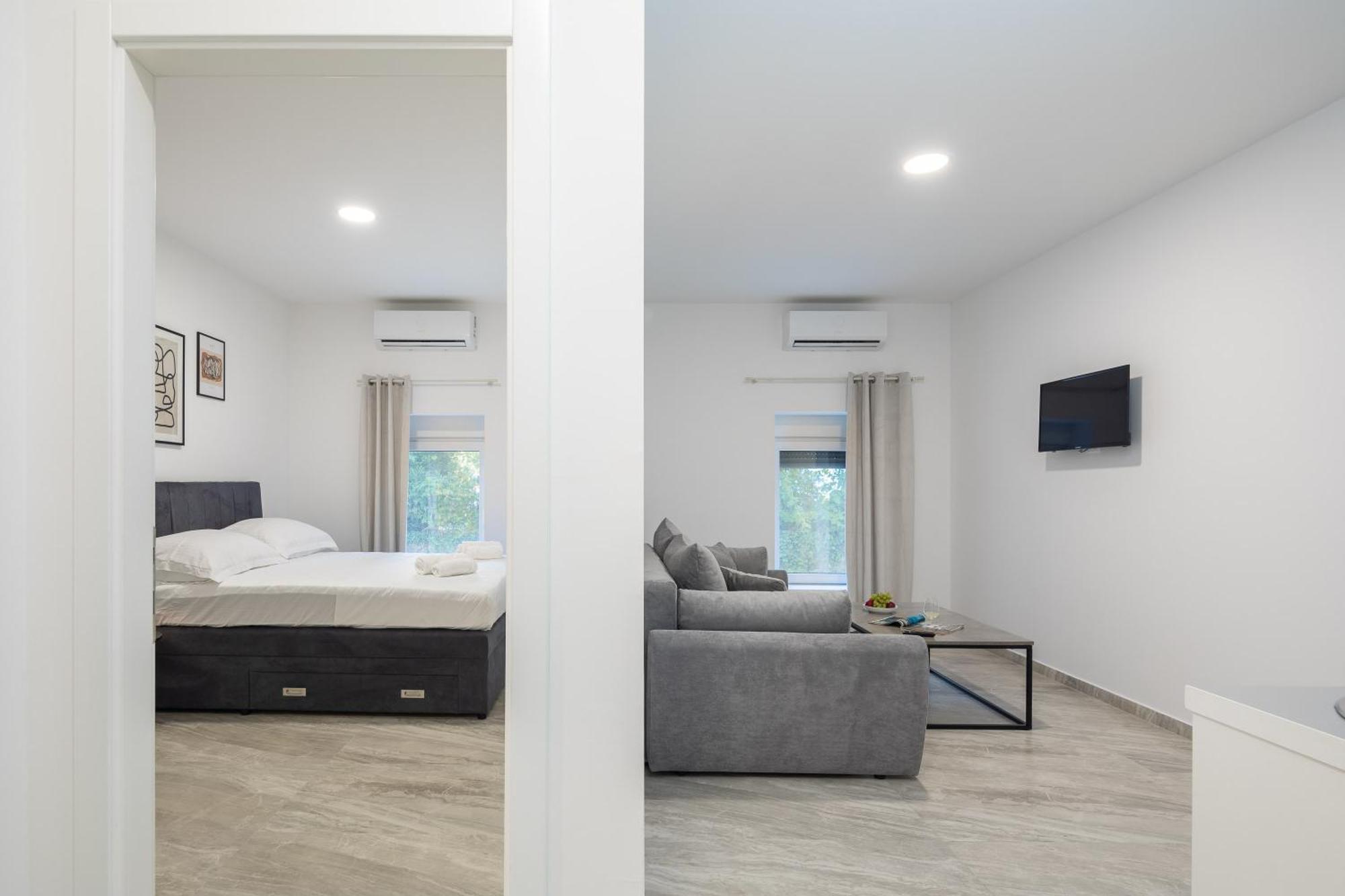 Beachfront Apartments Providenca With Free Parking Makarska Room photo